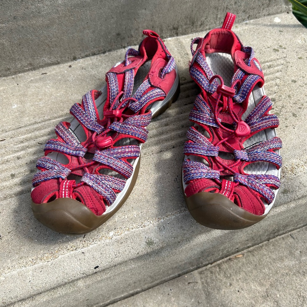 Keen whisper hiking sandals, water-friendly, size 9, Tango Red/Blue